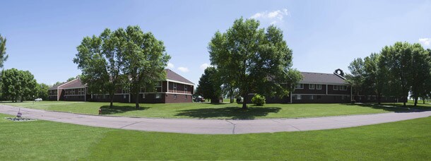 1551 Falcon Dr, Unit 201 in Fairmont, MN - Foto de edificio