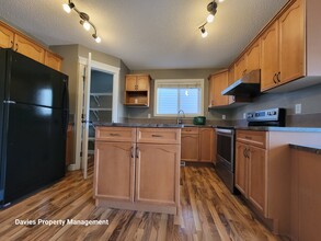 12212-12218 18 Ave SW in Edmonton, AB - Building Photo - Building Photo