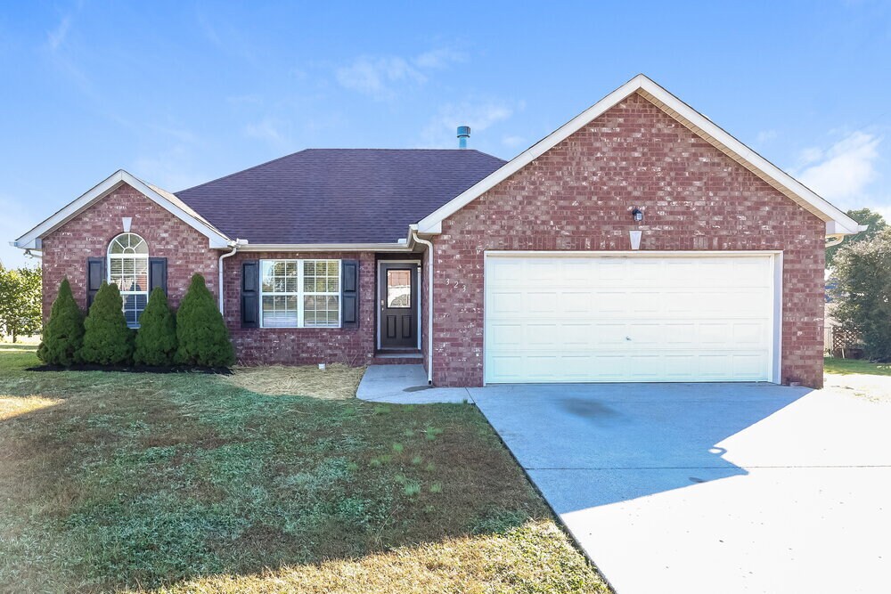 323 Buttonwood Dr in Smyrna, TN - Building Photo