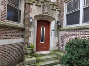 6814 N Ashland Blvd in Chicago, IL - Building Photo - Building Photo