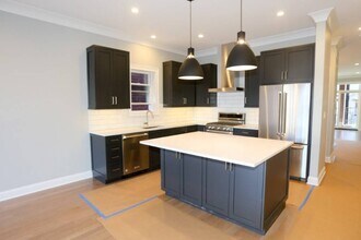 2319 N Southport Ave, Unit 1 in Chicago, IL - Building Photo - Building Photo