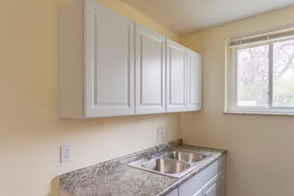 Kings Pointe & Valley Woods Apartments in Cincinnati, OH - Building Photo - Interior Photo