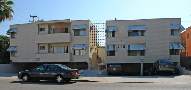 750 N Hayworth Ave in Los Angeles, CA - Building Photo - Building Photo