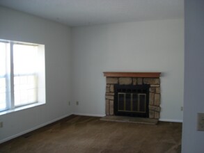 744 Crown Point Dr in Colorado Springs, CO - Foto de edificio - Building Photo