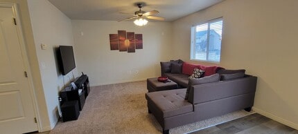 1677 N Main St in Cedar City, UT - Building Photo - Building Photo