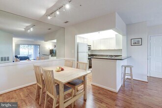 20283 Beechwood Ter-Unit -103 in Ashburn, VA - Building Photo - Building Photo