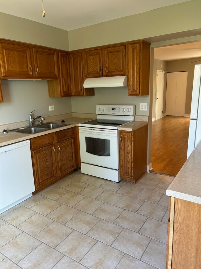 5405 Chateau Dr in Rolling Meadows, IL - Building Photo - Building Photo