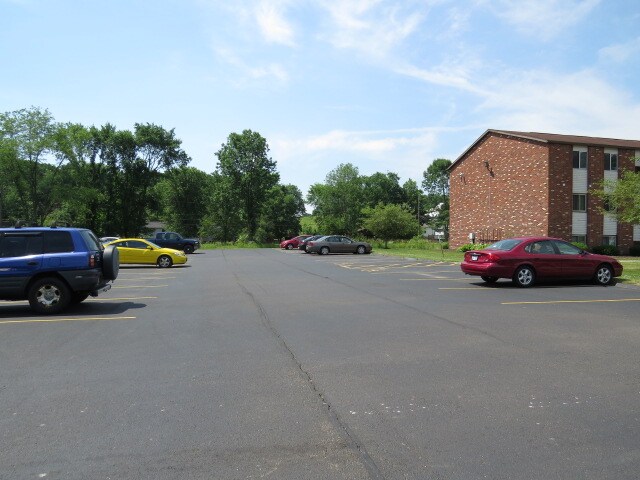 5240 Emil Ave SW in Navarre, OH - Building Photo - Building Photo