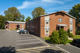 Glenwood Gardens Apartments in Bloomfield, NJ - Foto de edificio - Building Photo