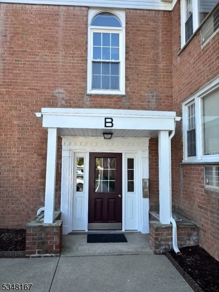 565 Grove St in Clifton, NJ - Building Photo - Building Photo