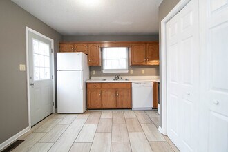 924 Van Buren Ave in Oak Grove, KY - Building Photo - Building Photo