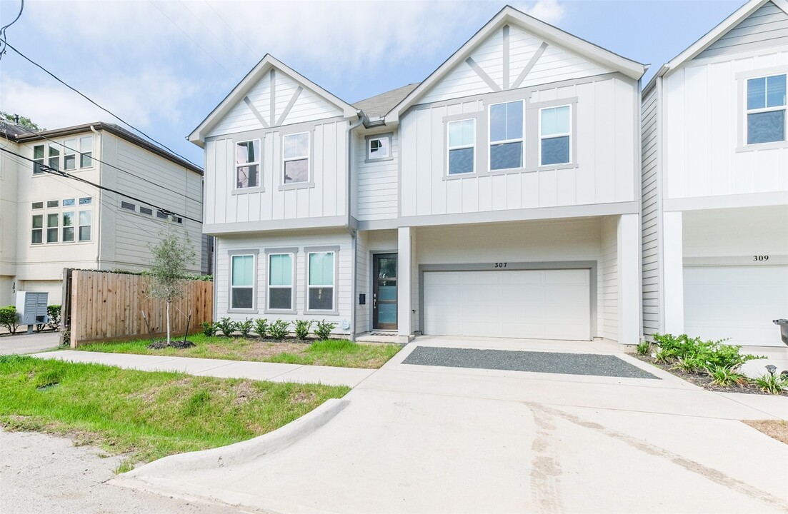 307 Parker St in Houston, TX - Building Photo