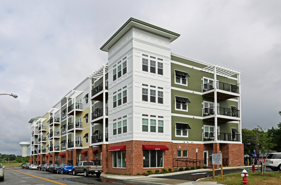 315 Beach Place Apartments in Virginia Beach, VA - Foto de edificio