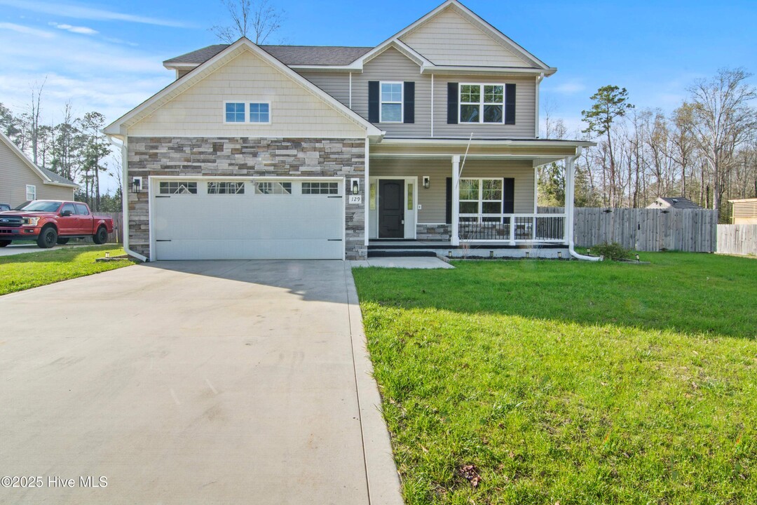 129 Cedar Ridge Dr in Maysville, NC - Building Photo