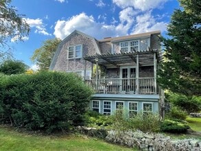 1720 Main Rd in Westport, MA - Foto de edificio - Building Photo