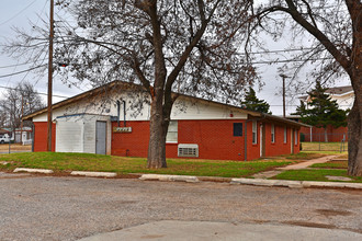 Hillcrest Apartments in Oklahoma City, OK - Foto de edificio - Building Photo