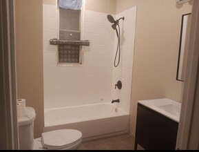 5005 W Chicago Ave in Chicago, IL - Foto de edificio - Building Photo