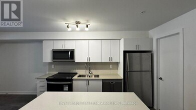 1650 Victoria Park Ave in Toronto, ON - Building Photo - Building Photo