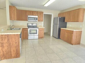 618 Windrose Dr in Orlando, FL - Building Photo - Building Photo