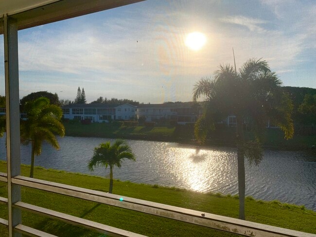 219 Bedford E in West Palm Beach, FL - Building Photo - Building Photo