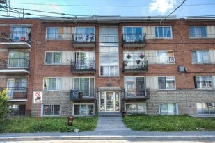 4161 Des Grandes Prairies Boul in Montréal, QC - Building Photo