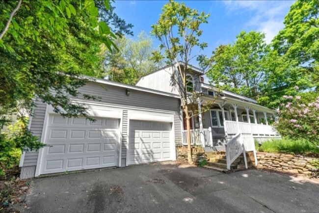 52 Grove St in Vernon, CT - Building Photo - Building Photo