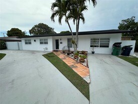 15640 SW 102nd Pl in Miami, FL - Building Photo