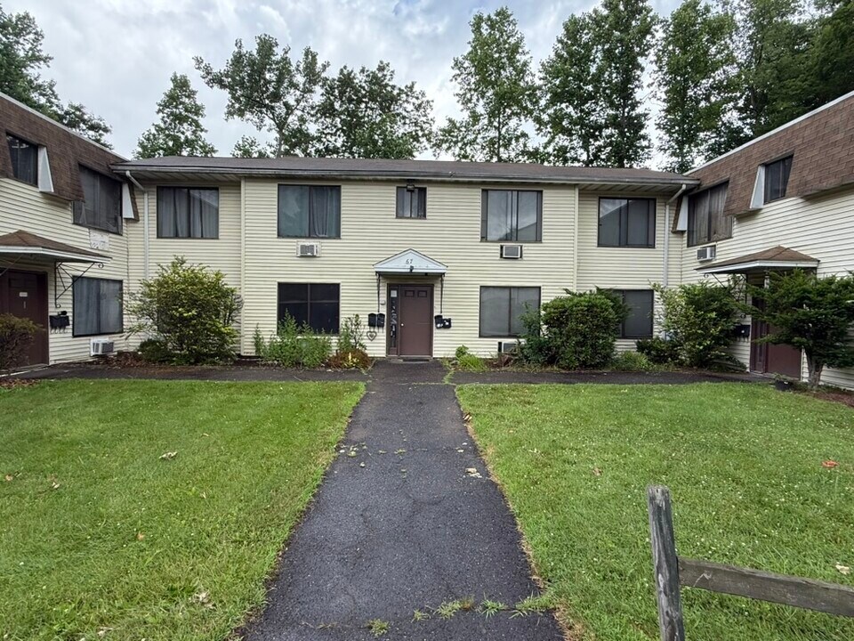 67 Dallas Ave, Unit 12 in Waterbury, CT - Building Photo