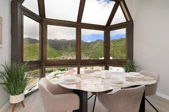 531 Hahaione St in Honolulu, HI - Building Photo - Building Photo