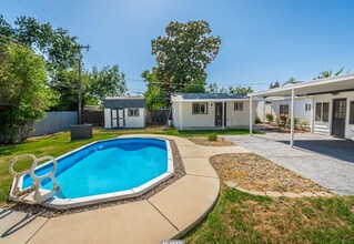 4912 Boyd Dr in Carmichael, CA - Building Photo - Building Photo