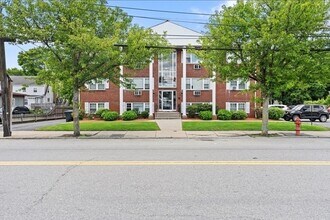 924 Main St, Unit 2 in Woburn, MA - Building Photo - Building Photo