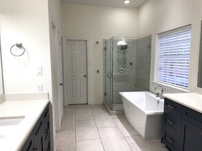 5707 Honor Ct in Houston, TX - Foto de edificio - Building Photo