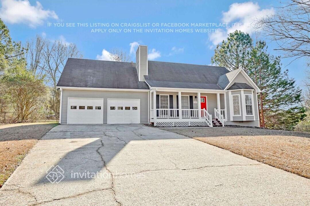 526 Sumer Ln N in Douglasville, GA - Building Photo