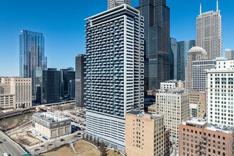 235 W Van Buren St in Chicago, IL - Building Photo - Building Photo
