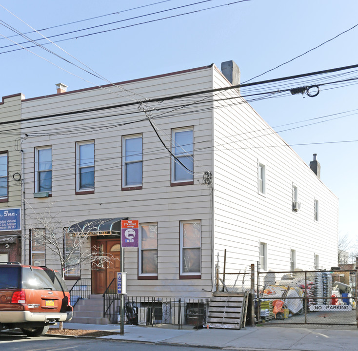 6517 Forest Ave in Ridgewood, NY - Building Photo