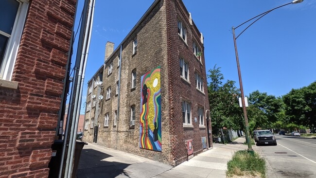 7416 N Rogers Ave, Unit 2S in Chicago, IL - Building Photo - Building Photo