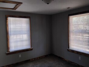 2127 N Grace Ave in Springfield, MO - Building Photo - Building Photo