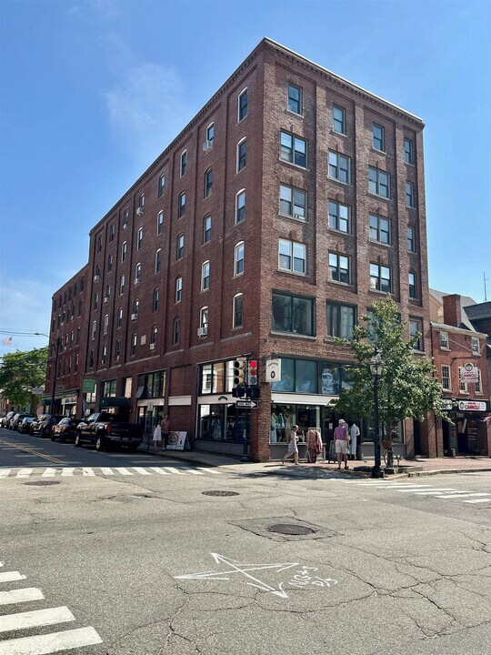 90 Fleet St in Portsmouth, NH - Building Photo