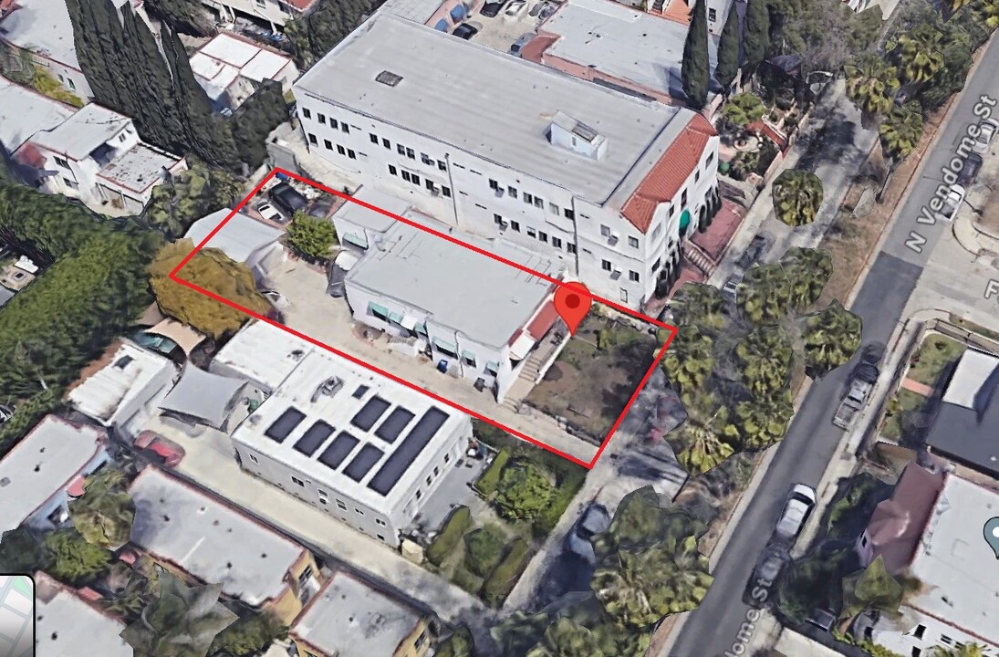 811 N Vendome St in Los Angeles, CA - Building Photo