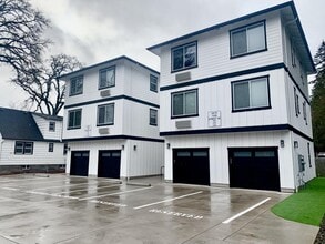 2619 12th St SE in Salem, OR - Building Photo - Building Photo