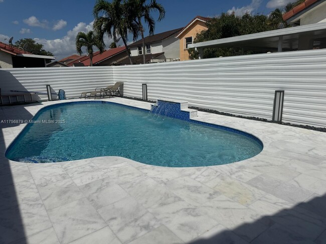 5501 NW 189th Terrace in Miami Gardens, FL - Building Photo - Building Photo