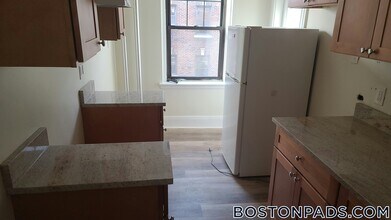 349 Pleasant St, Unit B1-10 in Malden, MA - Building Photo - Building Photo