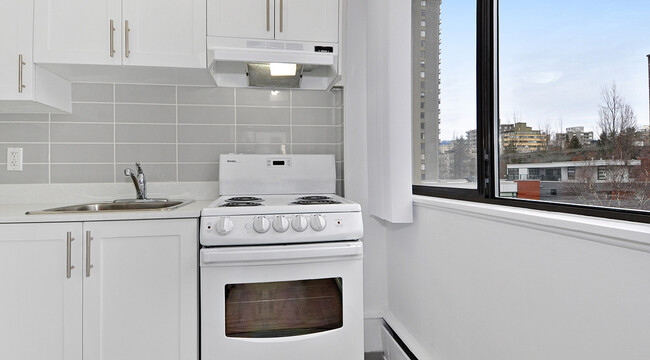 1380 Jervis St in Vancouver, BC - Building Photo - Building Photo