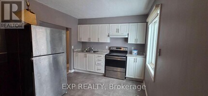 54 Wyandotte St in Orillia, ON - Building Photo - Building Photo