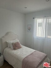 5724 S Manhattan Pl in Los Angeles, CA - Building Photo - Building Photo
