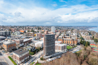 One Stadium Way Tower in Tacoma, WA - Foto de edificio - Building Photo