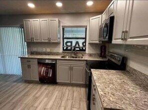 220 SE Crosspoint Dr in Port St. Lucie, FL - Building Photo - Building Photo