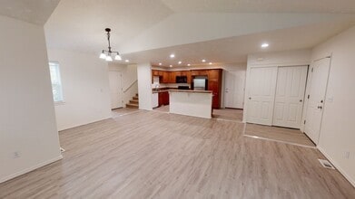 38796 Cascadia Village Dr in Sandy, OR - Building Photo - Building Photo