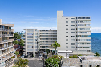 Kainalu Apartments in Honolulu, HI - Building Photo - Building Photo