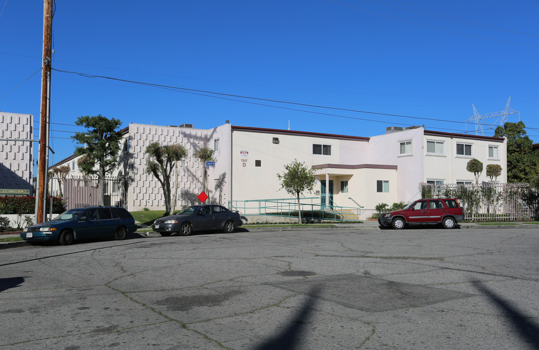 Simpson Arbor in North Hollywood, CA - Building Photo